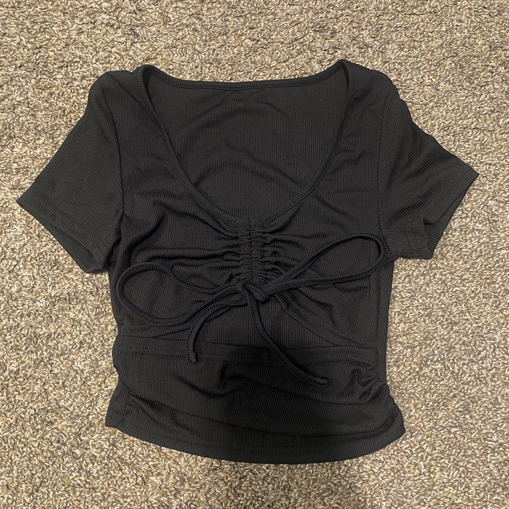 cropped black tshirt